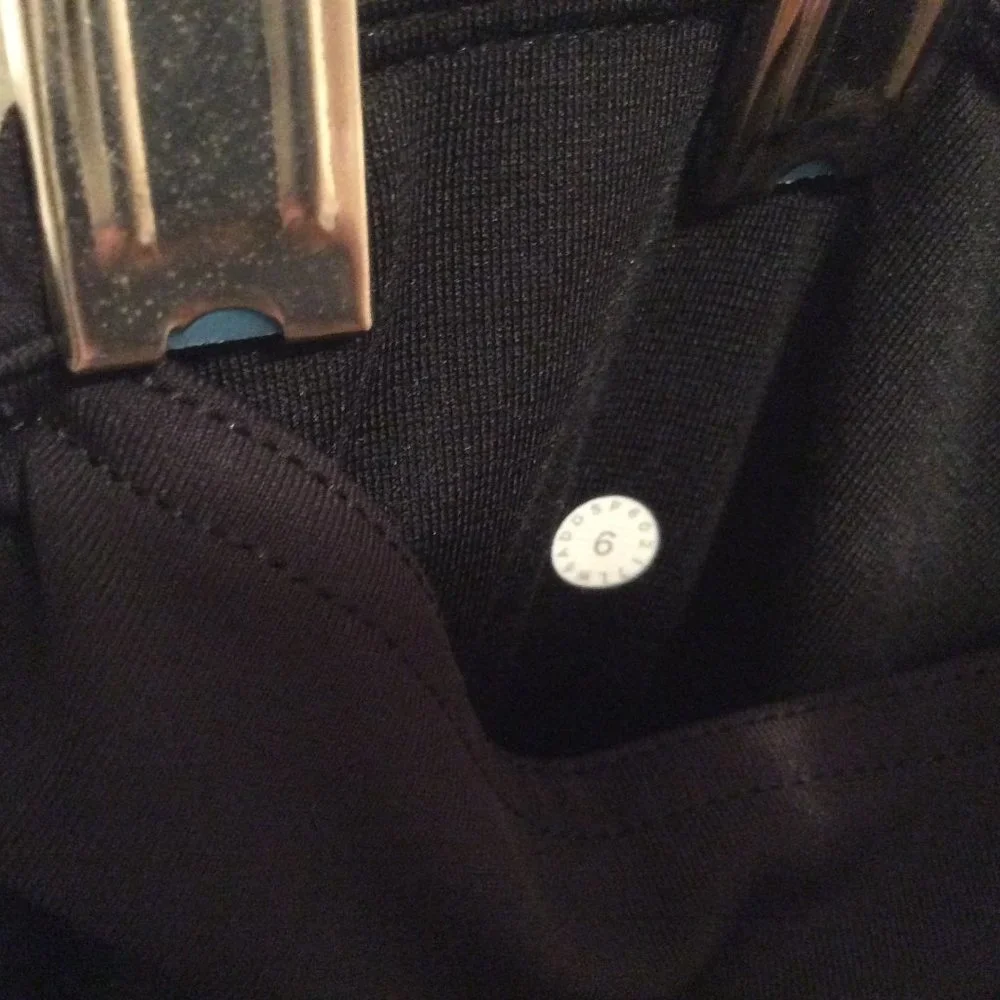 Lululemon Cropped Leggings 6 Solid Black